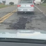 Raio danifica asfalto da BR-364 durante temporal em Vilhena, interior de Rondônia.